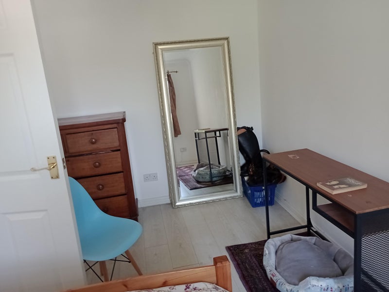 Nice room overlooks courtya in quiet shared house - student accommodation in London E9 - img_1