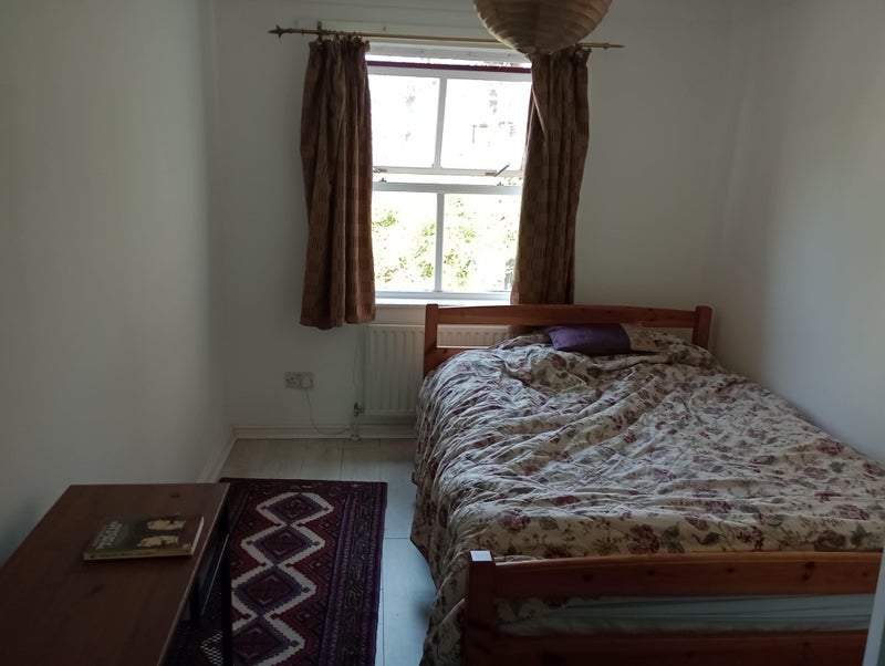 Nice room overlooks courtya in quiet shared house - student accommodation in London E9 - img_2