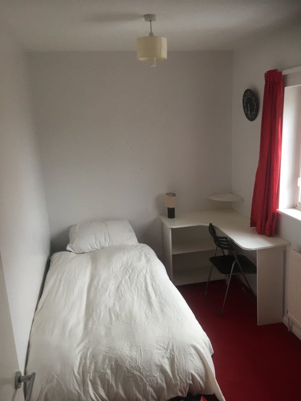 accommodation/northampton-nn3-doublesingle-rooms-clean-home/13082024_68345218.jpg
