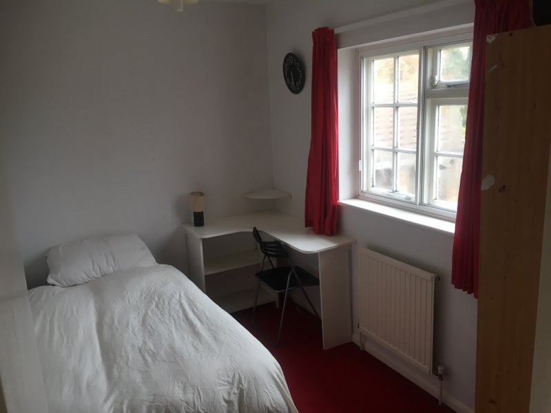accommodation/northampton-nn3-doublesingle-rooms-clean-home/13082024_68345245.jpg