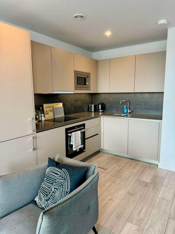 [Offer Pending] 12Th Floor 1 Bed/Bath Flat In E&C - student accommodation in Elephant and Castle - img_5