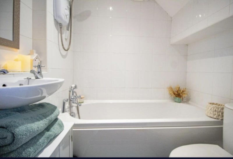 One Bedroom Character Apartment With 2 parking - student accommodation in Chester - img_4