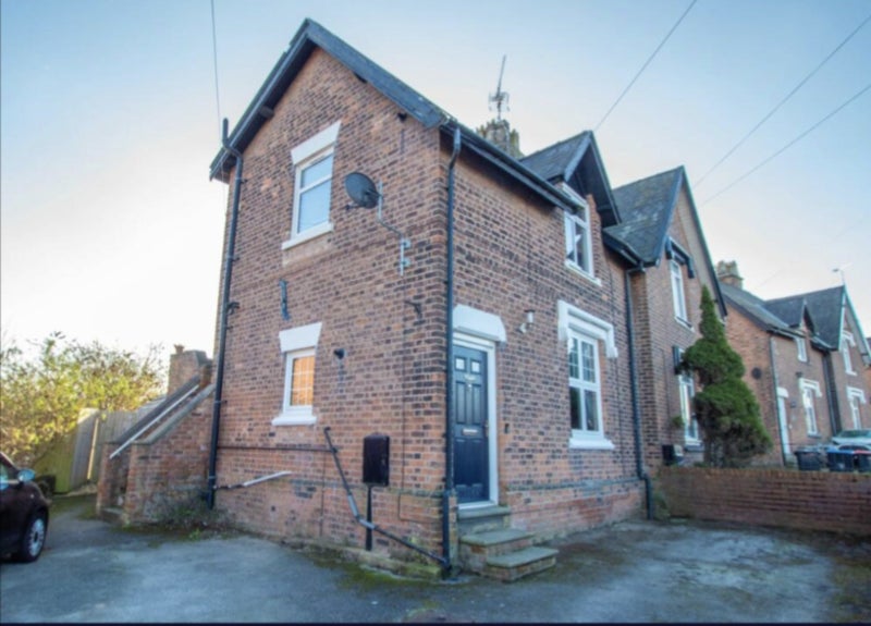 One Bedroom Character Apartment With 2 parking - student accommodation in Chester - img_1