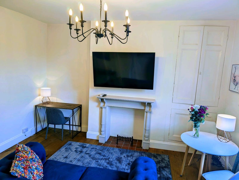 One Bedroom Character Apartment With 2 parking - student accommodation in Chester - img_3