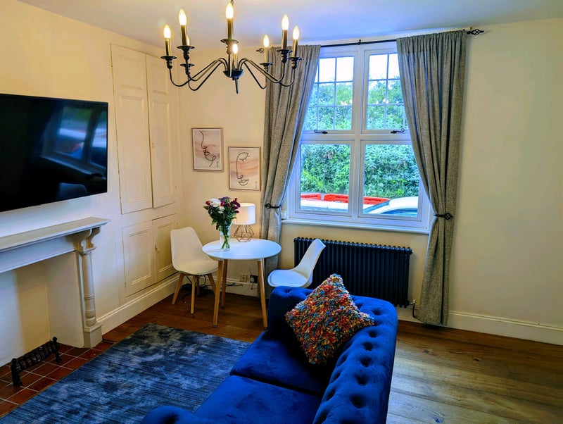 One Bedroom Character Apartment With 2 parking - student accommodation in Chester - img_2