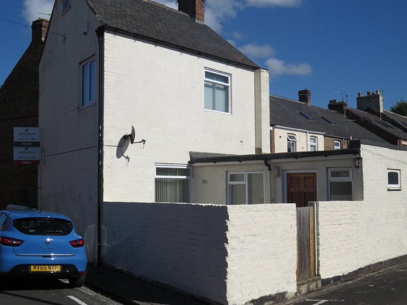 One double room in three bed student house - student accommodation in Langley Moor - img_3
