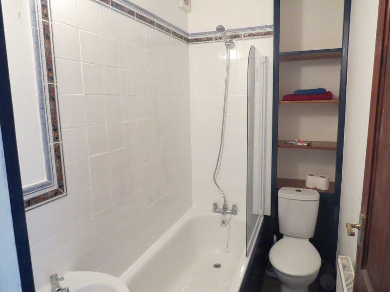 One Double Room With Its Own Bathroom. - student accommodation in Langley Moor - img_4