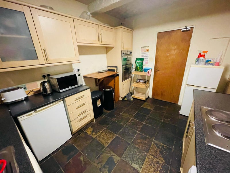 One king size room, Available in a 3 Bedroom flat! - student accommodation in Edinburgh - img_5