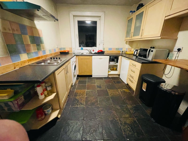 One king size room, Available in a 3 Bedroom flat! - student accommodation in Edinburgh - img_6