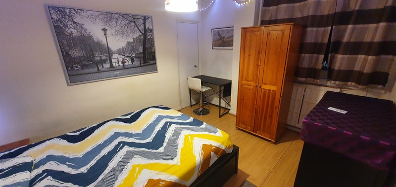 One king size room, Available in a 3 Bedroom flat! - student accommodation in Edinburgh - img_1