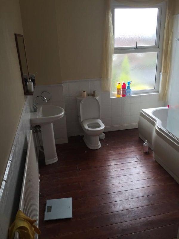 One Large Double Rooms Available Incl Furnishings - student accommodation in Newcastle-under-Lyme - img_2