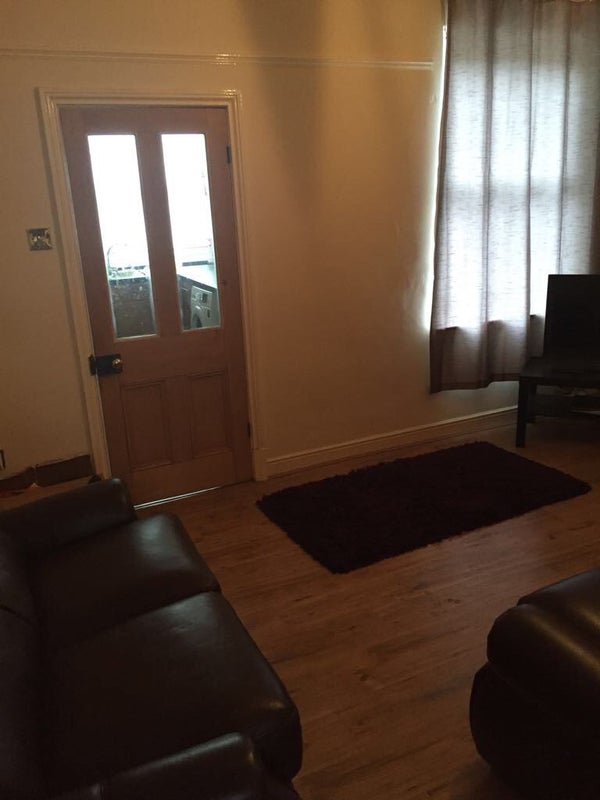 One Large Double Rooms Available Incl Furnishings - student accommodation in Newcastle-under-Lyme - img_3