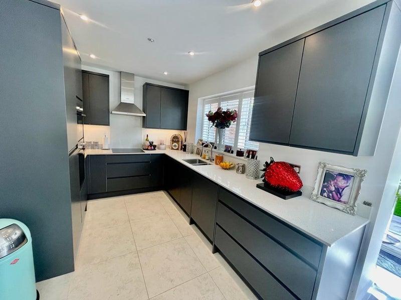 One Luxury double Room To Let in New Build House. - student accommodation in Ongar - img_3