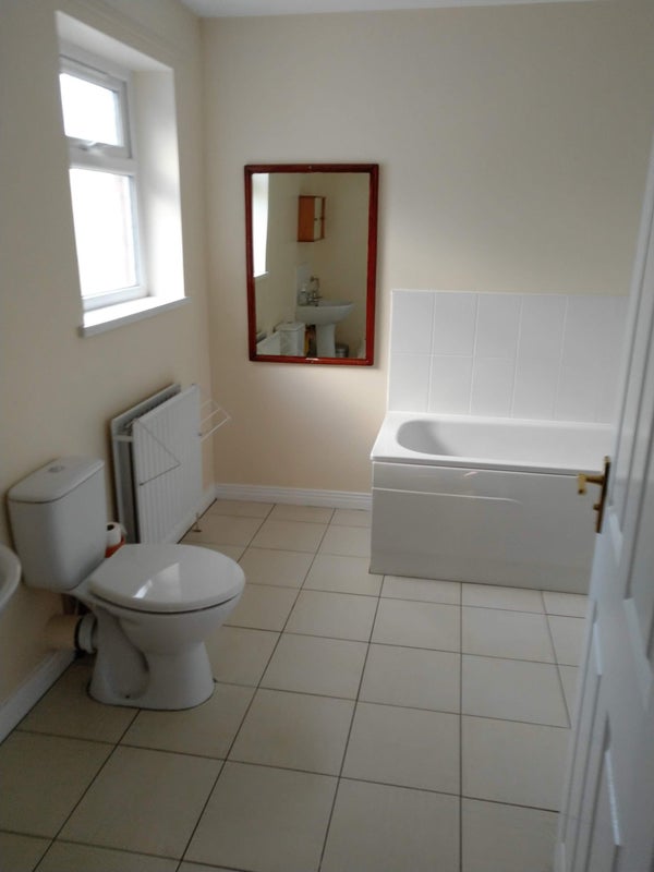 accommodation/one-luxury-master-bedrooms-available/13082024_91603924.jpg