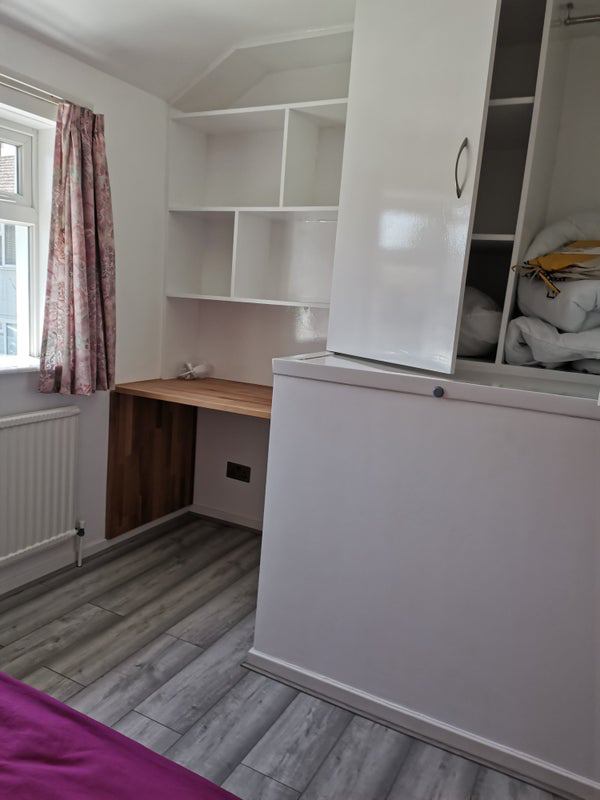 One single room for rent - student accommodation in Guildford