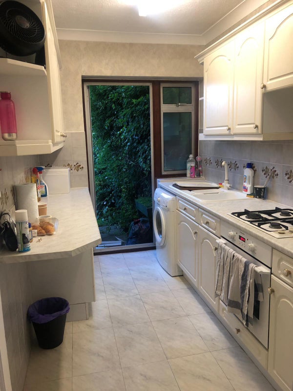 One Single Room, In 4 Beds   House - student accommodation in Perivale - img_4