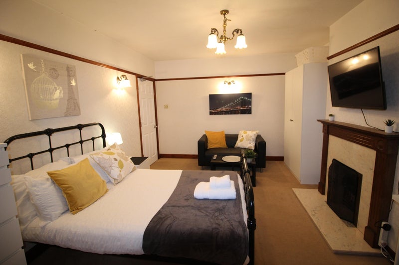 Pewley   Way,  GU1:  Double  Room - student accommodation in Guildford - img_1