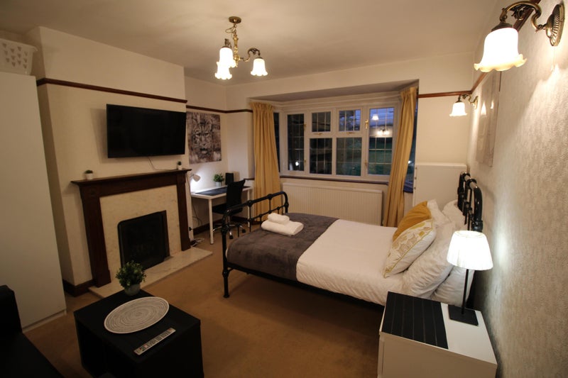 Pewley   Way,  GU1:  Double  Room - student accommodation in Guildford - img_3