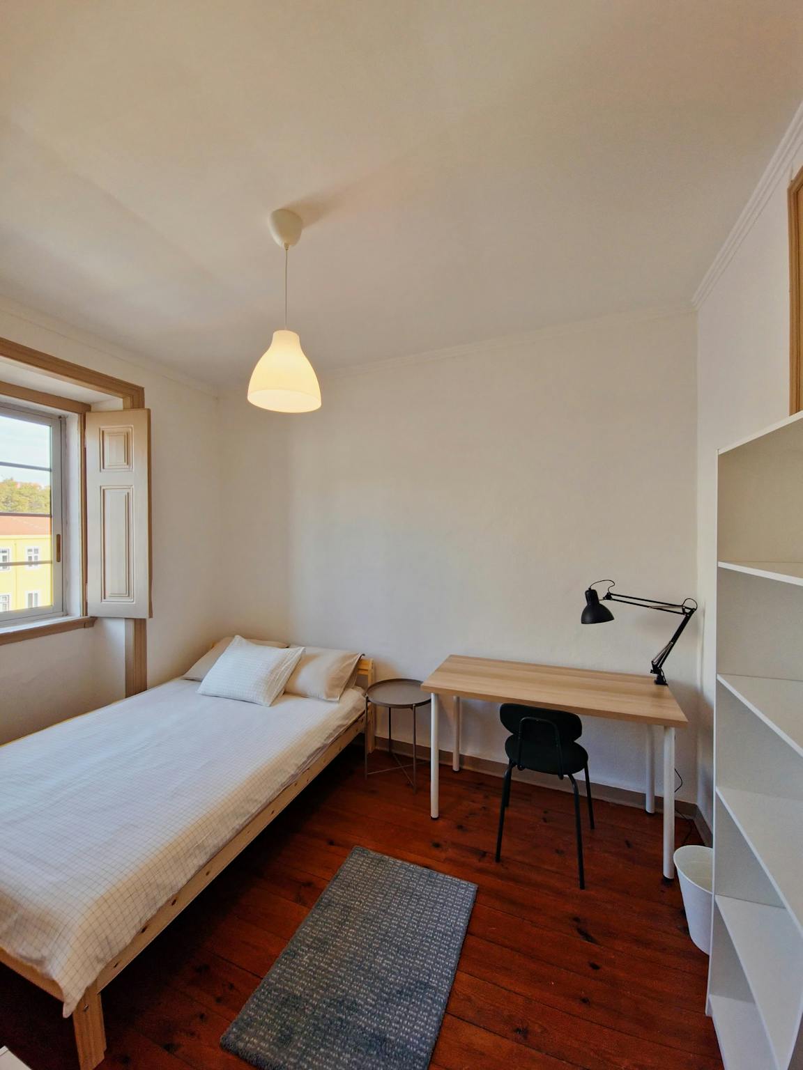 Snug double bedroom near Kilburn Tube - student accommodation in London - img_7