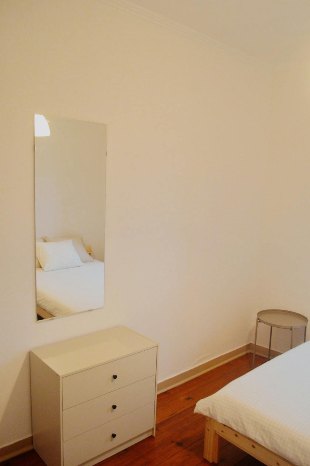 Snug double bedroom near Kilburn Tube - student accommodation in London - img_3