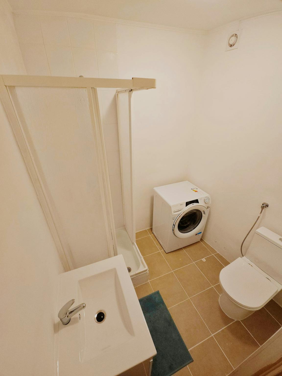 Snug double bedroom near Kilburn Tube - student accommodation in London - img_8