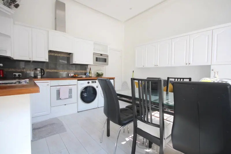 A Large 3 bedroom flat to rent with graden In NW8 student accommodation in Lisson Grove - img_7