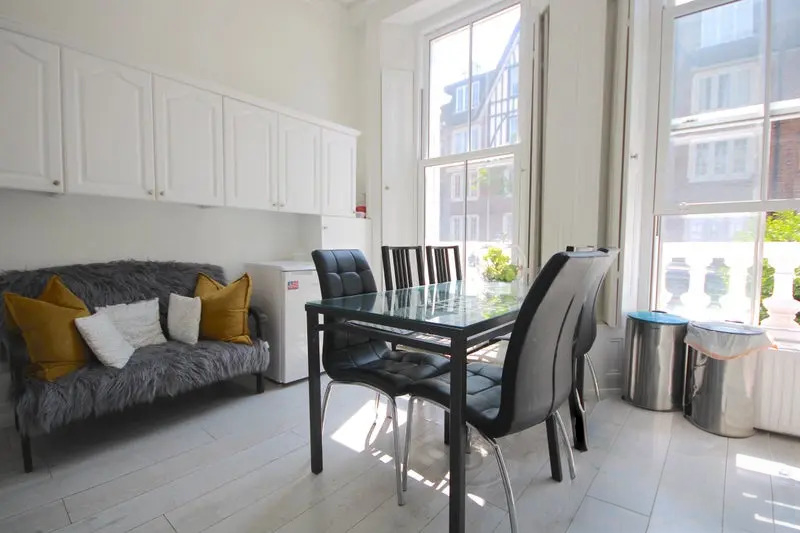 A Large 3 bedroom flat to rent with graden In NW8 student accommodation in Lisson Grove - img_8