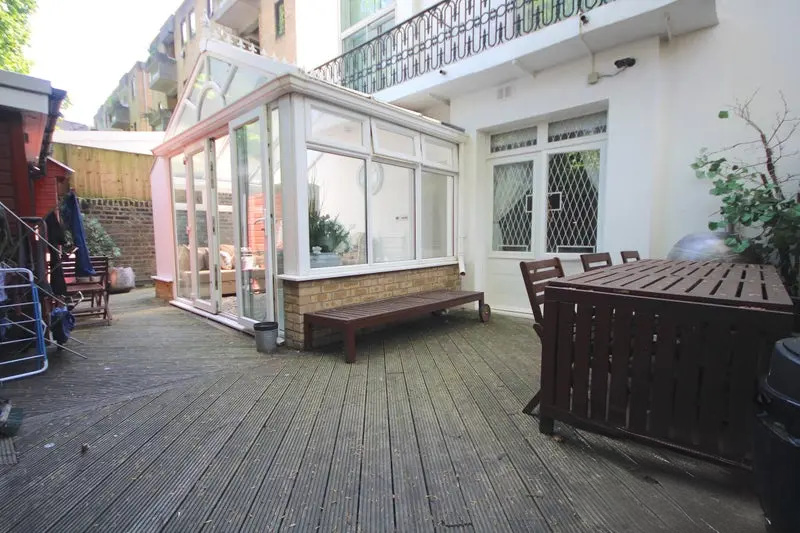 A Large 3 bedroom flat to rent with graden In NW8 student accommodation in Lisson Grove - img_10