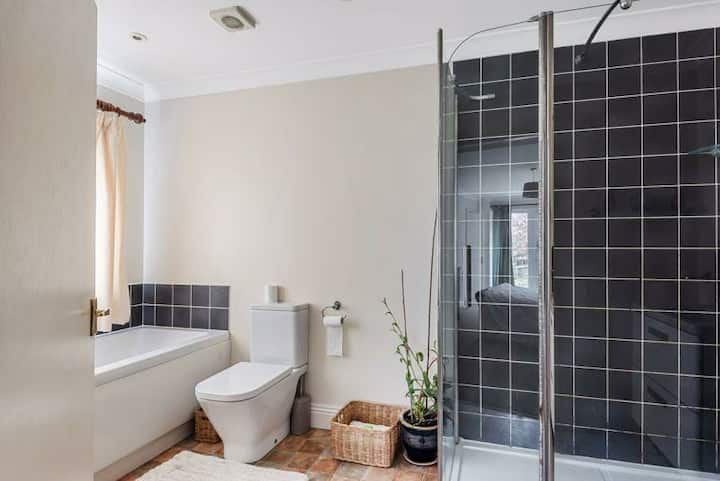 Private entrance &ensuite & kitchendouble bedroom - student accommodation in Blackawton - img_2