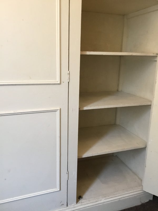 Professional  female   looking  for  a  housemate - student accommodation in Clapham Junction - img_7