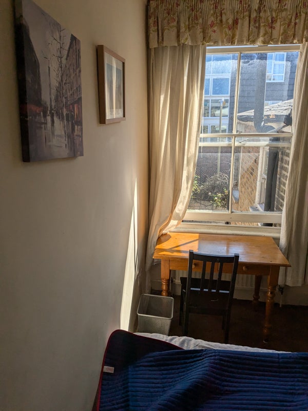 Professional  female   looking  for  a  housemate - student accommodation in Clapham Junction - img_2
