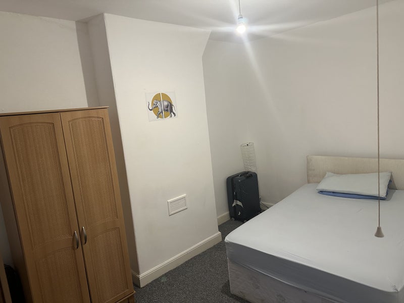 Professional one room to rent available - student accommodation in Gorton - img_1