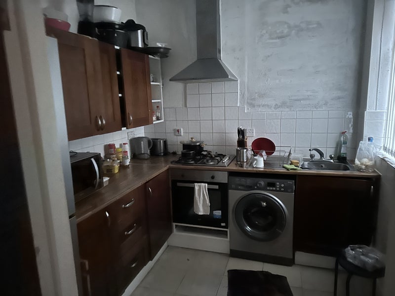 Professional one room to rent available - student accommodation in Gorton - img_2