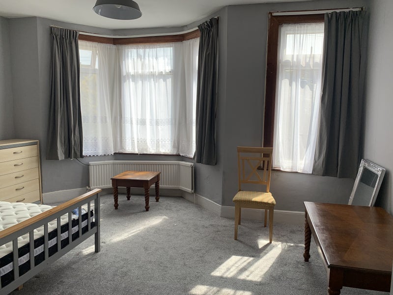 Professional wanted for large room with own kitche - student accommodation in Harringay - img_1