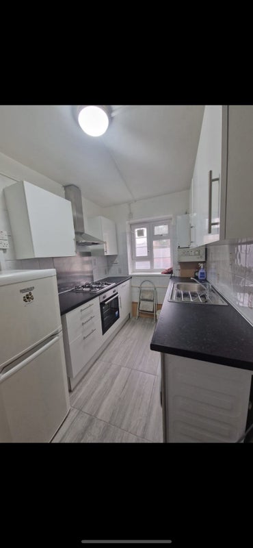 Queen Mary, 4 Bedroom, newly renovated flat - student accommodation in Mile End Road - img_5
