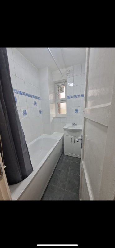 Queen Mary, 4 Bedroom, newly renovated flat - student accommodation in Mile End Road - img_7