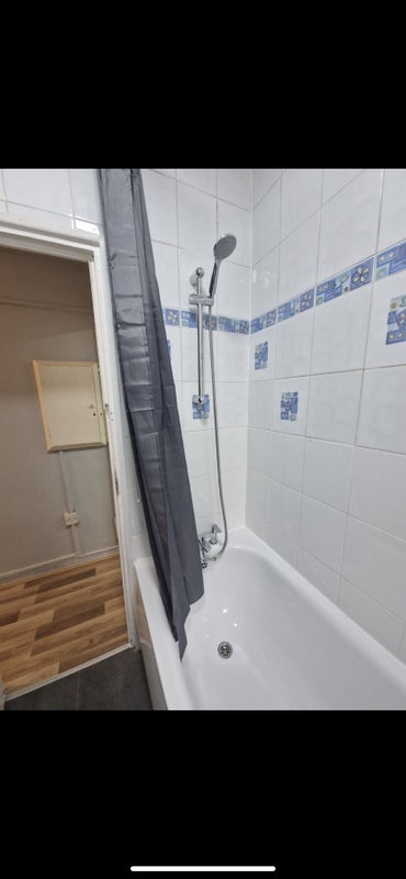 Queen Mary, 4 Bedroom, newly renovated flat - student accommodation in Mile End Road - img_6