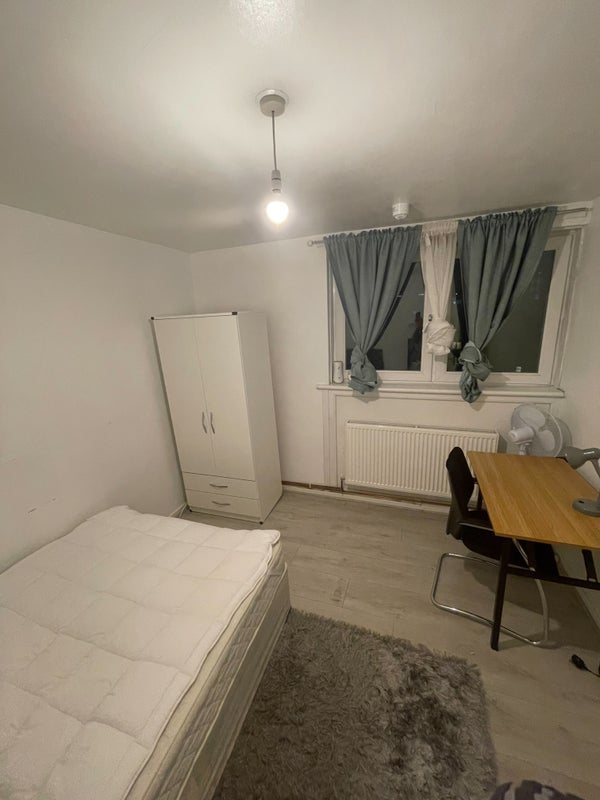 Refurbished Double bedroom, all bills included! - student accommodation in Stratford - img_3