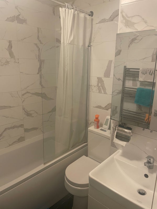 Refurbished Double bedroom, all bills included! - student accommodation in Stratford - img_7