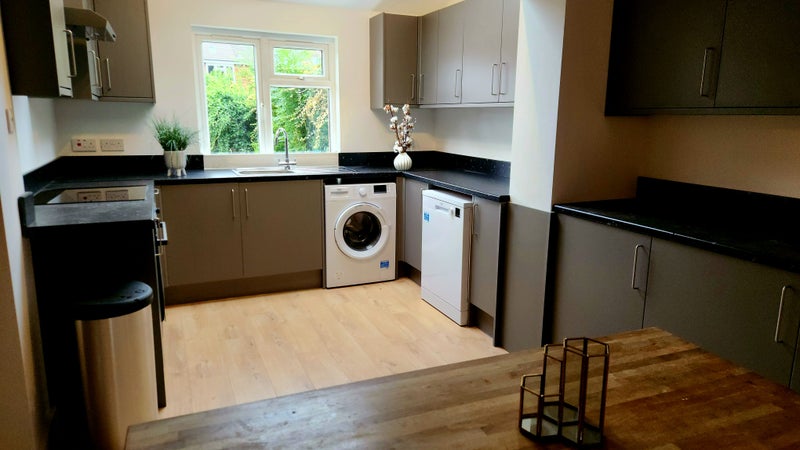 Refurbished house, fully furnished in prime area - student accommodation in Houghton Regis - img_4