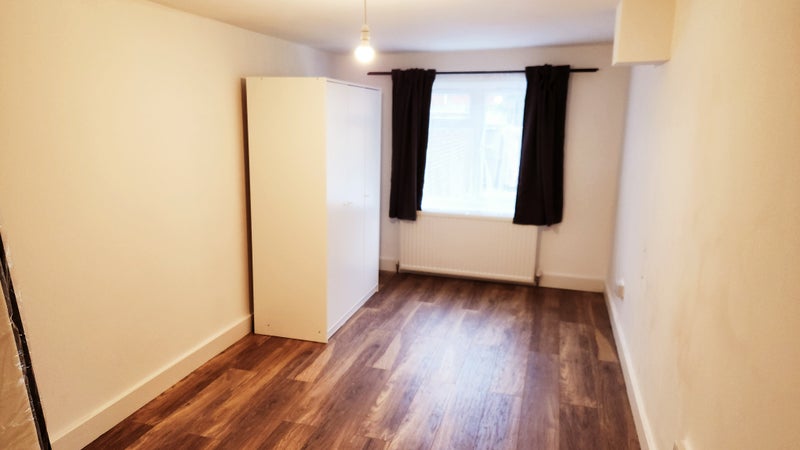 Refurbished house, fully furnished in prime area - student accommodation in Houghton Regis - img_5