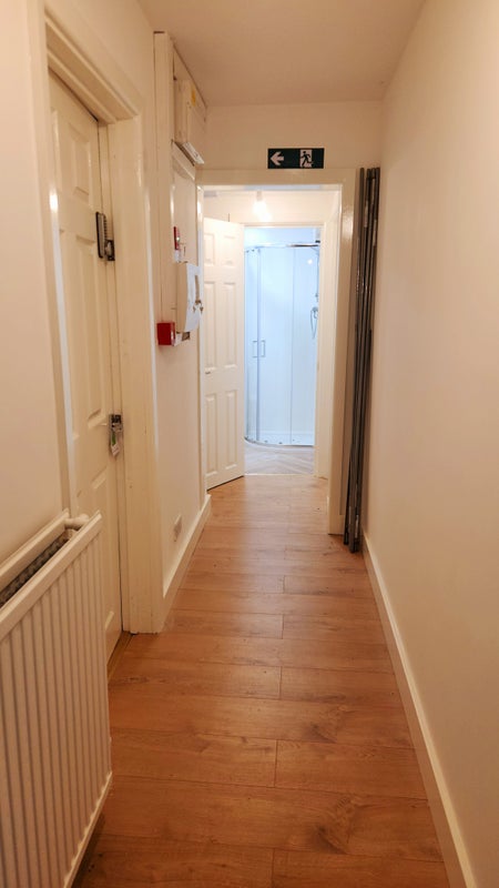 Refurbished house, fully furnished in prime area - student accommodation in Houghton Regis - img_6
