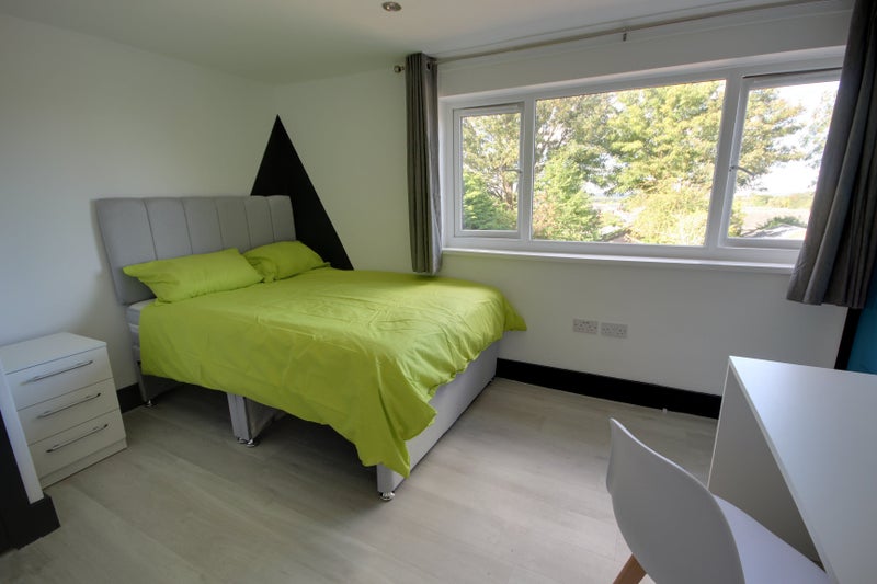 Right next to Tesco and bus routes - student accommodation in Durham - img_7