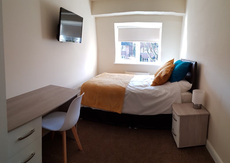 Larger double room, with period features student accommodation in Solihull - img_7