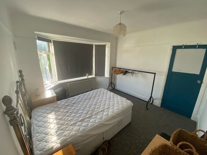 Room available in family home - student accommodation in Poole - img_1