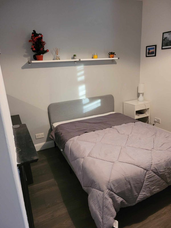 Room Available Short  term Preferably FEMALE - student accommodation in Edinburgh - img_2