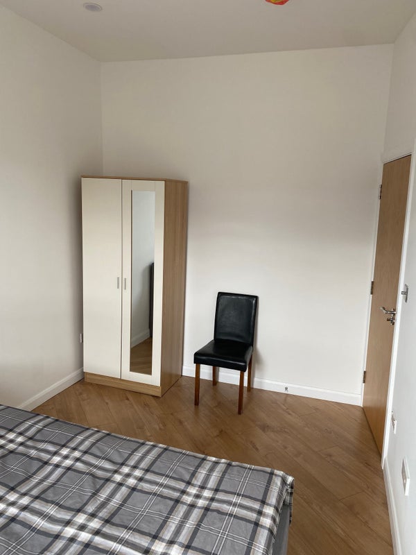 Room for rent 5 mins walk Clapham Junction SW11 - student accommodation in Clapham Junction - img_1