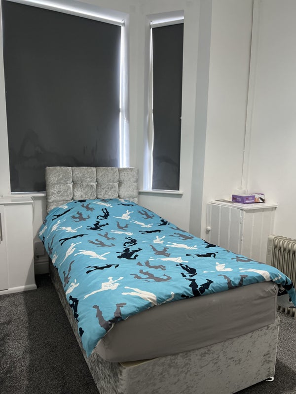 Room for rent  Available from 24th Aug until - student accommodation in Rusholme - img_3