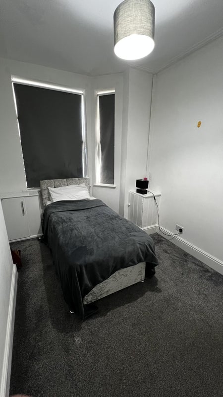 Room for rent  Available from 24th Aug until - student accommodation in Rusholme - img_2
