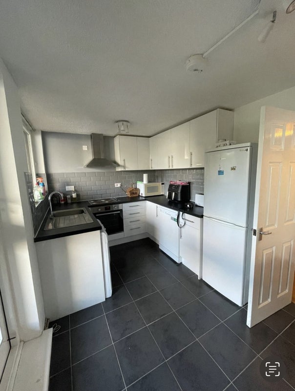 Room In 2 Bed Flat With Balcony - student accommodation in London E1W - img_5